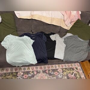 (5) under armour tshirts​​​​